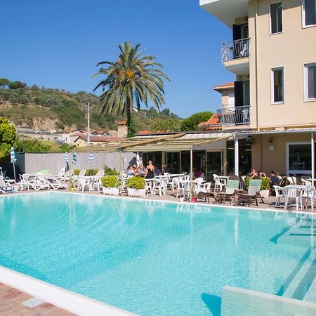 Hotel Delle Mimose Diano Marina Bagian luar foto