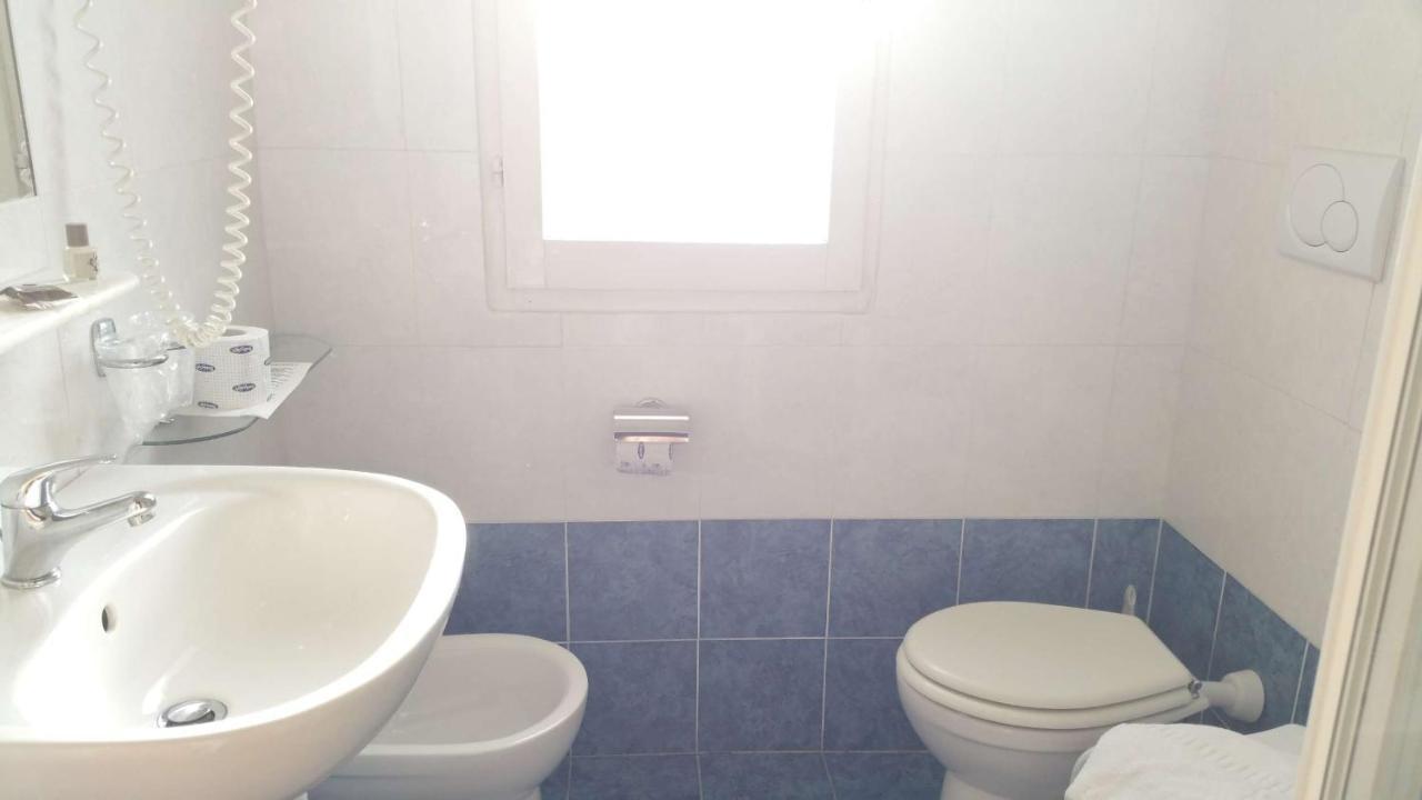 Hotel Delle Mimose Diano Marina Bagian luar foto