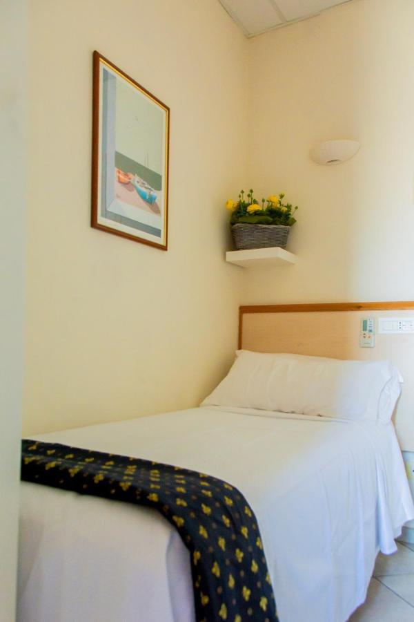 Hotel Delle Mimose Diano Marina Bagian luar foto