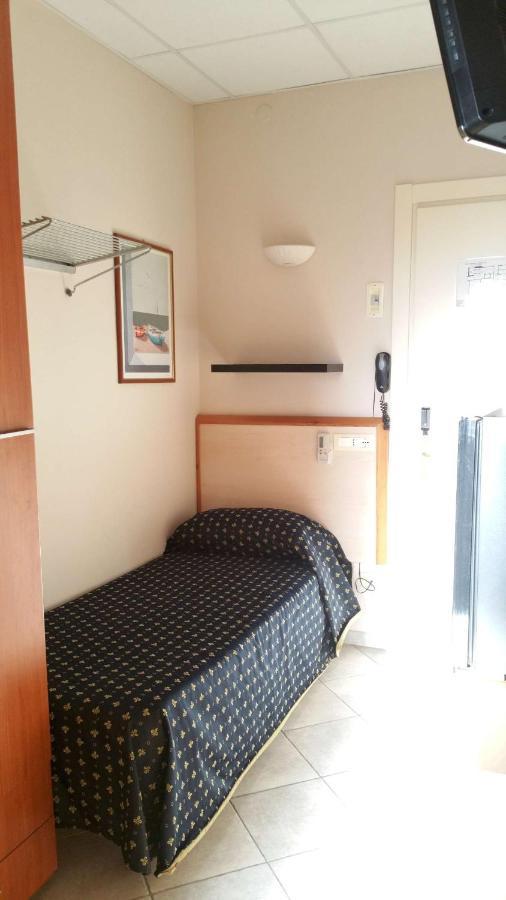 Hotel Delle Mimose Diano Marina Bagian luar foto