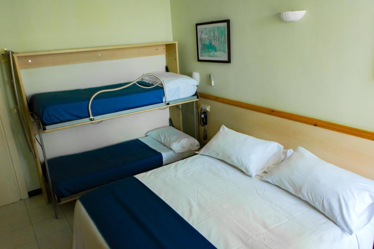Hotel Delle Mimose Diano Marina Bagian luar foto