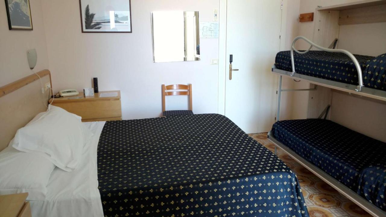 Hotel Delle Mimose Diano Marina Bagian luar foto