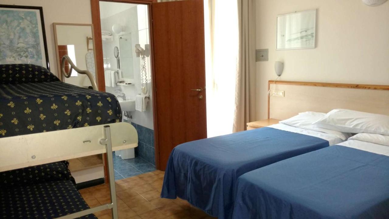 Hotel Delle Mimose Diano Marina Bagian luar foto