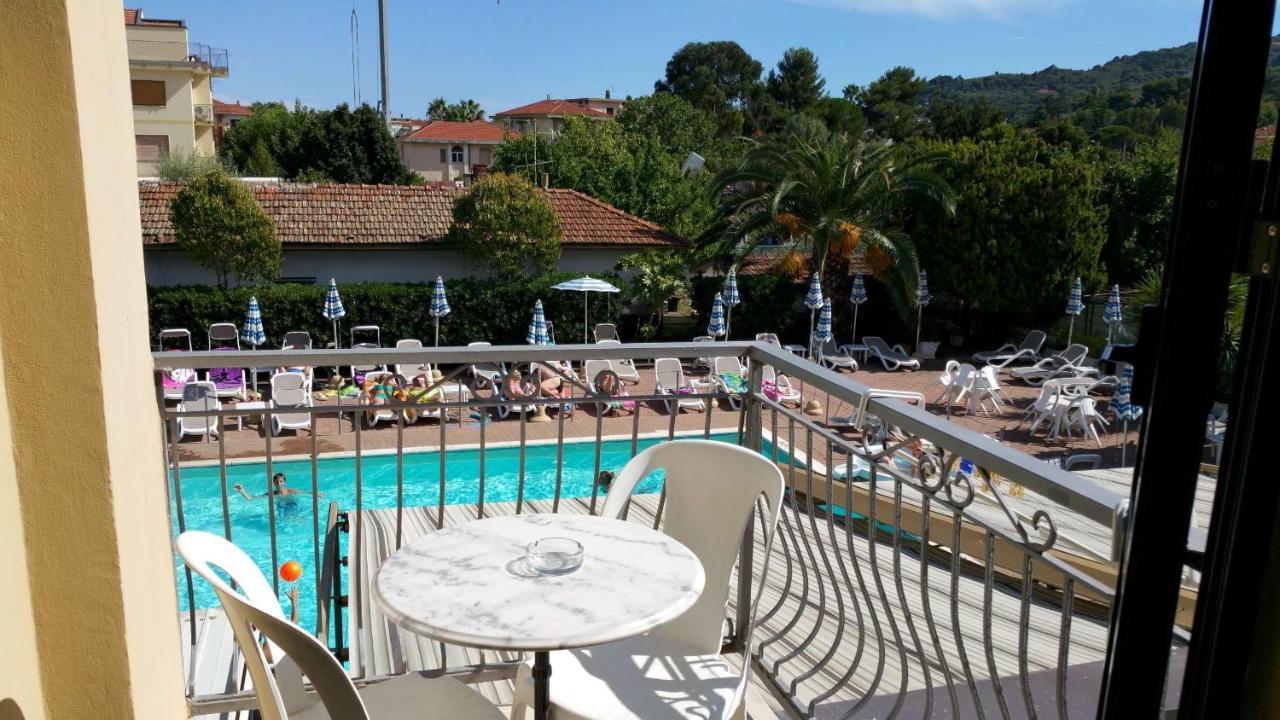 Hotel Delle Mimose Diano Marina Bagian luar foto