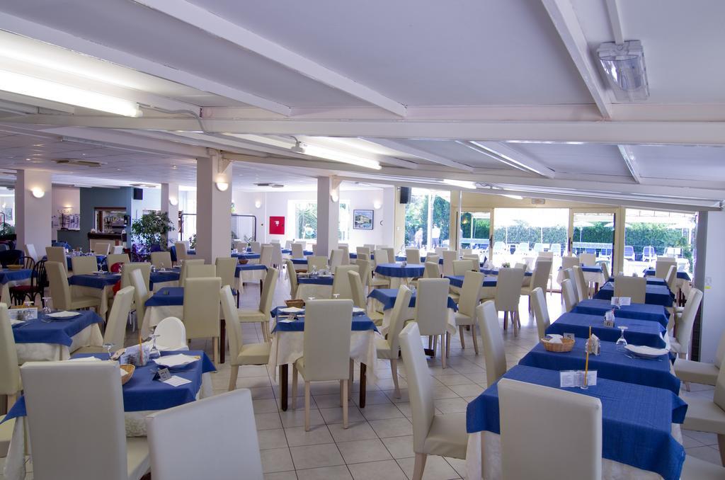 Hotel Delle Mimose Diano Marina Bagian luar foto