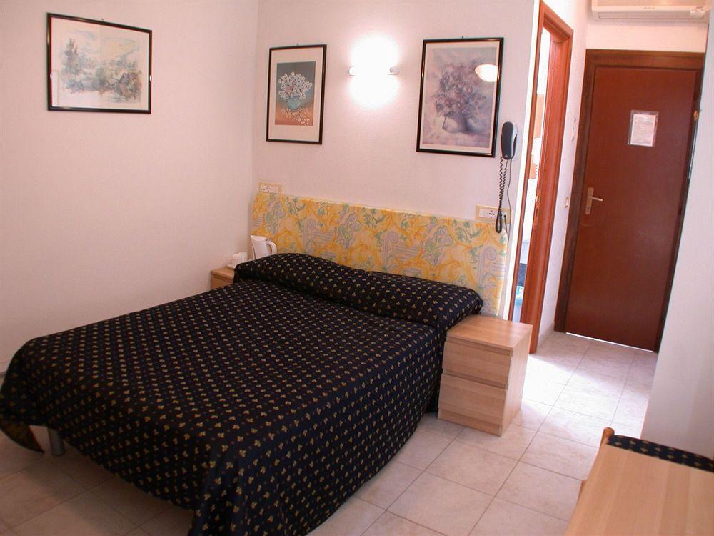 Hotel Delle Mimose Diano Marina Bagian luar foto