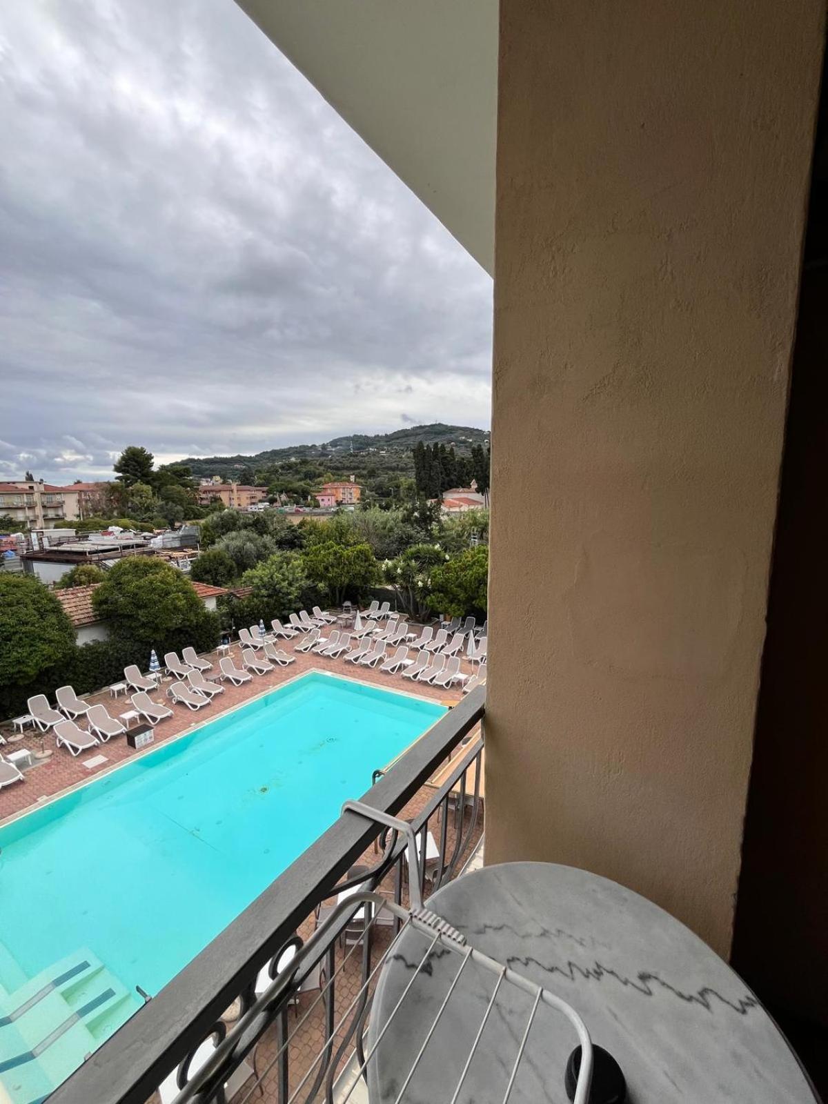 Hotel Delle Mimose Diano Marina Bagian luar foto