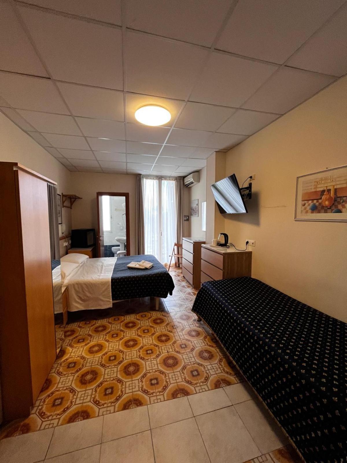 Hotel Delle Mimose Diano Marina Bagian luar foto