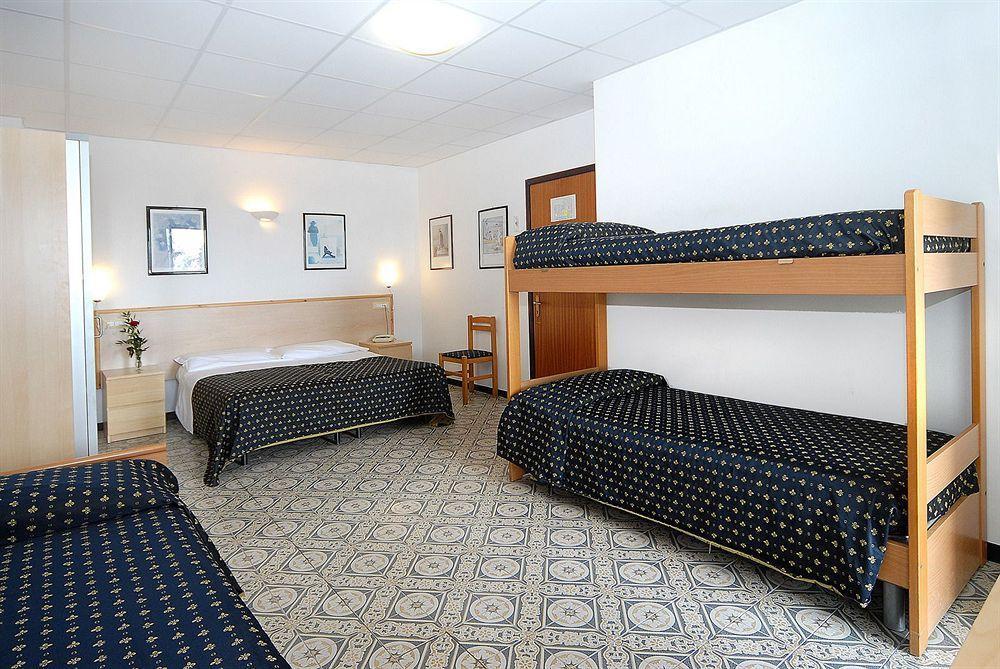 Hotel Delle Mimose Diano Marina Bagian luar foto