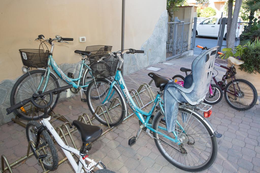 Hotel Delle Mimose Diano Marina Bagian luar foto