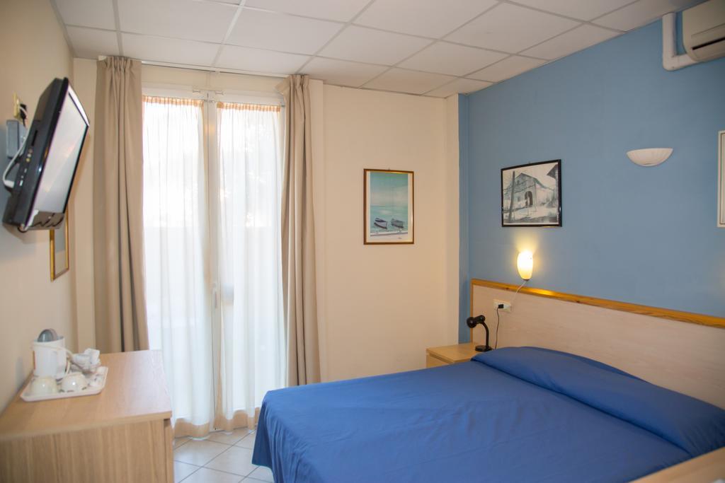 Hotel Delle Mimose Diano Marina Bagian luar foto