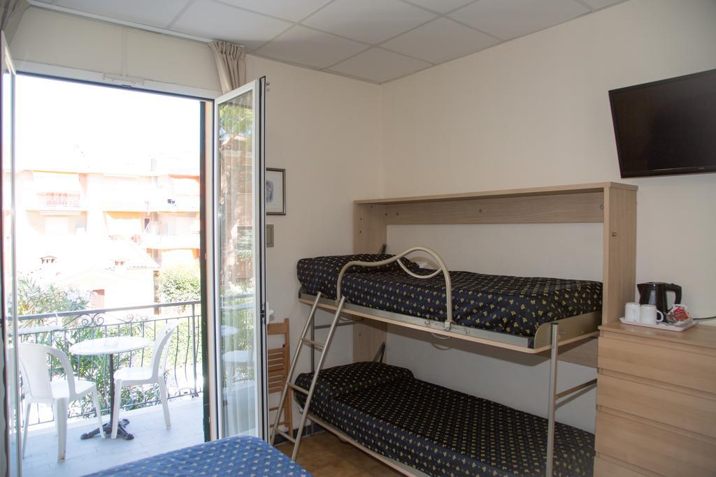 Hotel Delle Mimose Diano Marina Bagian luar foto