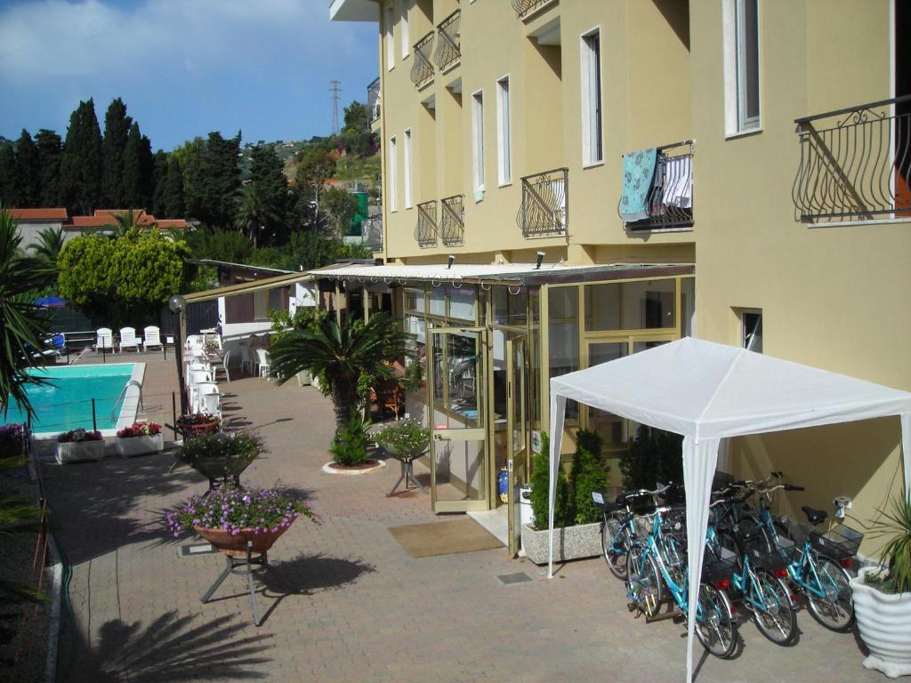 Hotel Delle Mimose Diano Marina Bagian luar foto