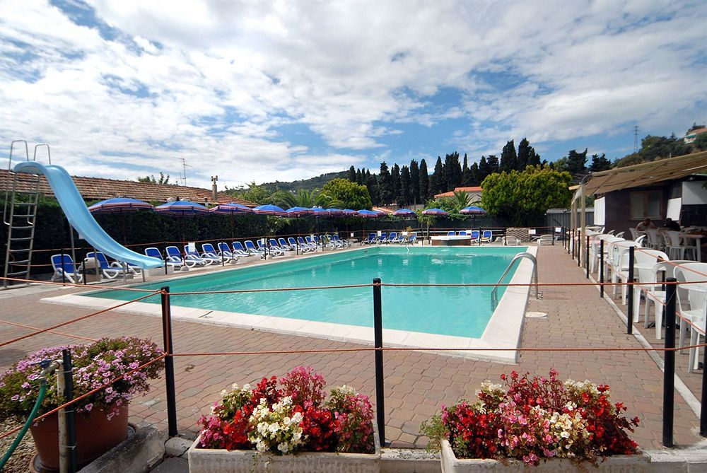 Hotel Delle Mimose Diano Marina Bagian luar foto