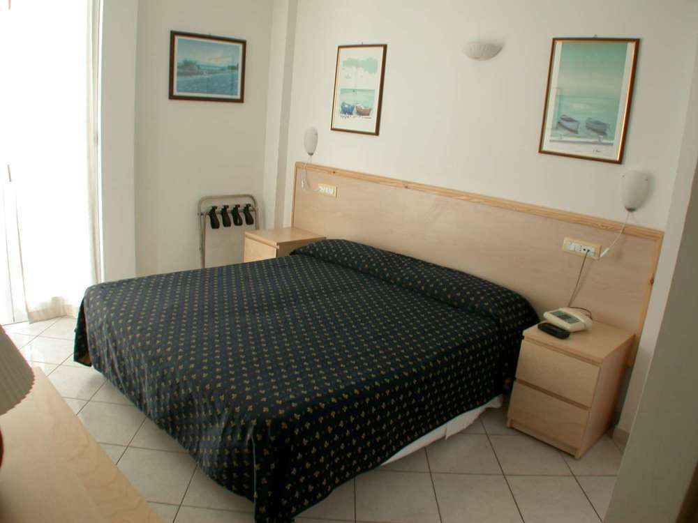 Hotel Delle Mimose Diano Marina Bagian luar foto
