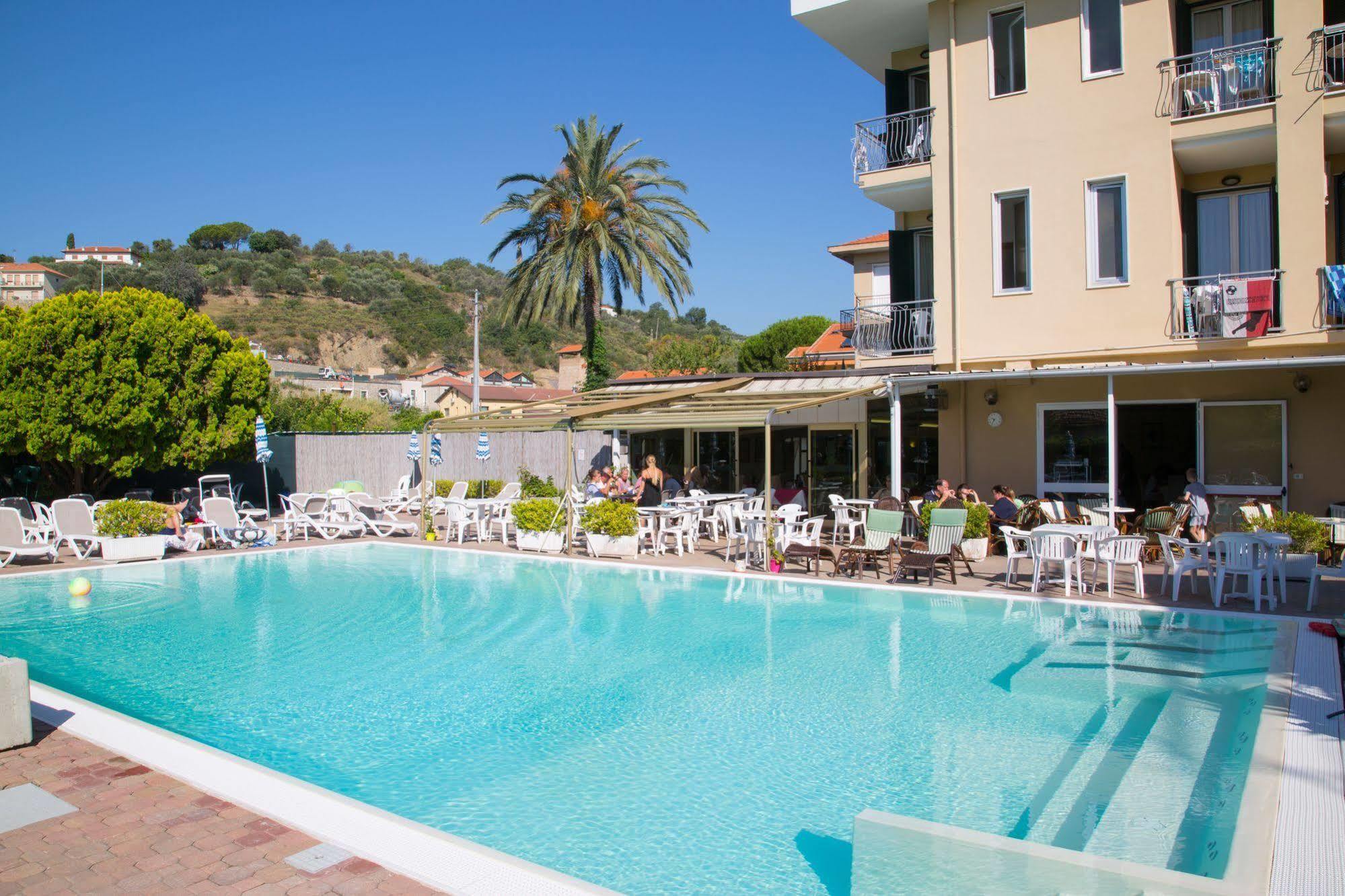 Hotel Delle Mimose Diano Marina Bagian luar foto